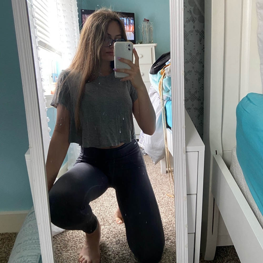 Gray cropped tee